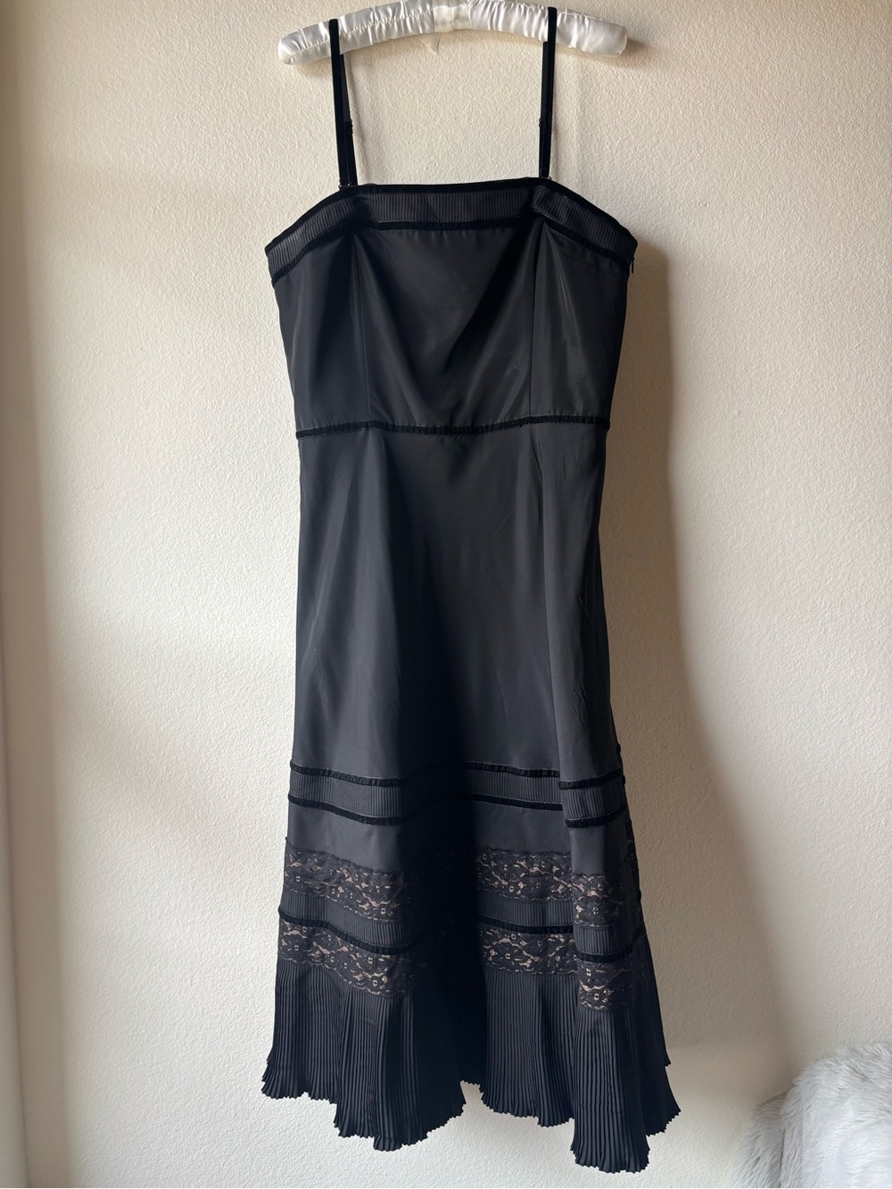 Black Velvet Accent Lace-Panel Pleated Mini Dress